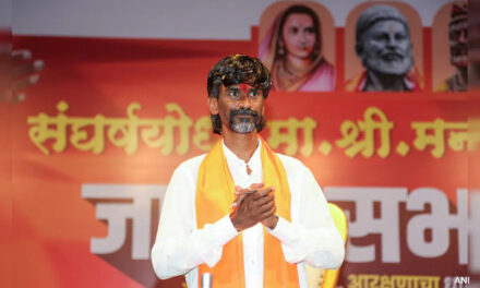 मनोज जरांगे-पाटील यांचे २० दिवसांचे उपोषण अखेर स्थगित; मागण्यांवर विचार करण्यासाठी सरकारला तीन महिन्यांची मुदत