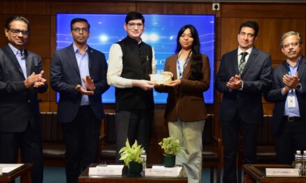 डी. वाय. पाटील स्कूल ऑफ आर्किटेक्चरमध्ये प्रथम वर्षाच्या विद्यार्थ्यांचे स्वागत महाविद्यालयात यंदाही १०० टक्के प्रवेश